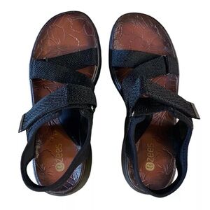 BZees Jive Women Sz 9 M Wedge Strappy Sandals Sport Hiking Black Casual Comfort
